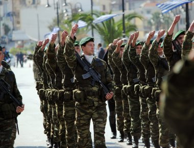 Δωρεάν μετακίνηση για οπλίτες μισό εισιτήριο για σπουδαστές στρατιωτικών σχολών